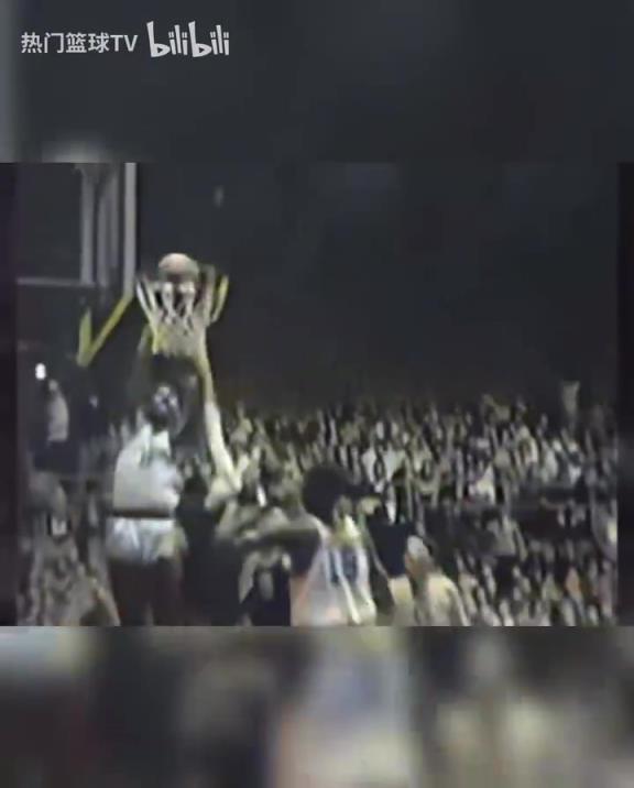 這是怪物嗎？張伯倫高中時期是怎么打球的？校園里的明星！