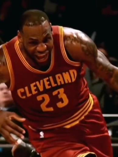 老詹這恐怖的大體格，完美詮釋什么叫“人型坦克”！