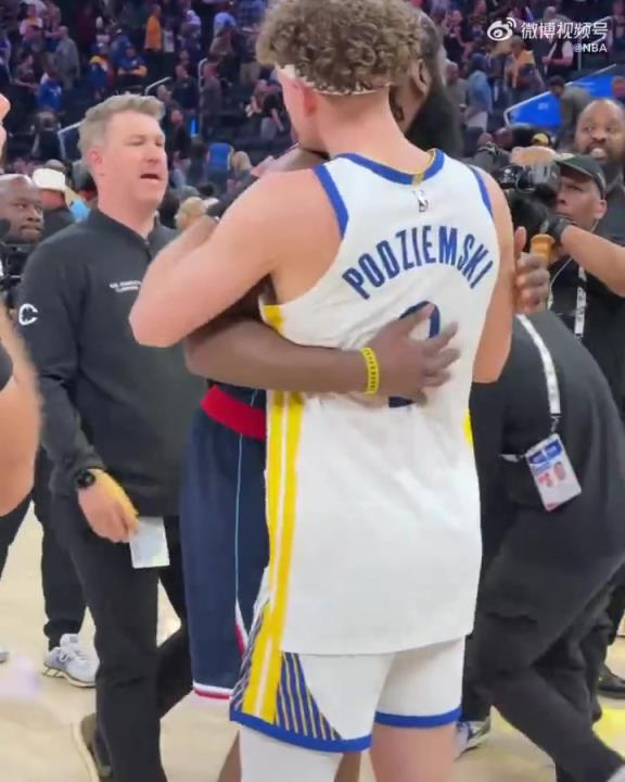 能打破附加賽不勝魔咒嗎？庫里賽后和哈登&小卡紛紛擁抱