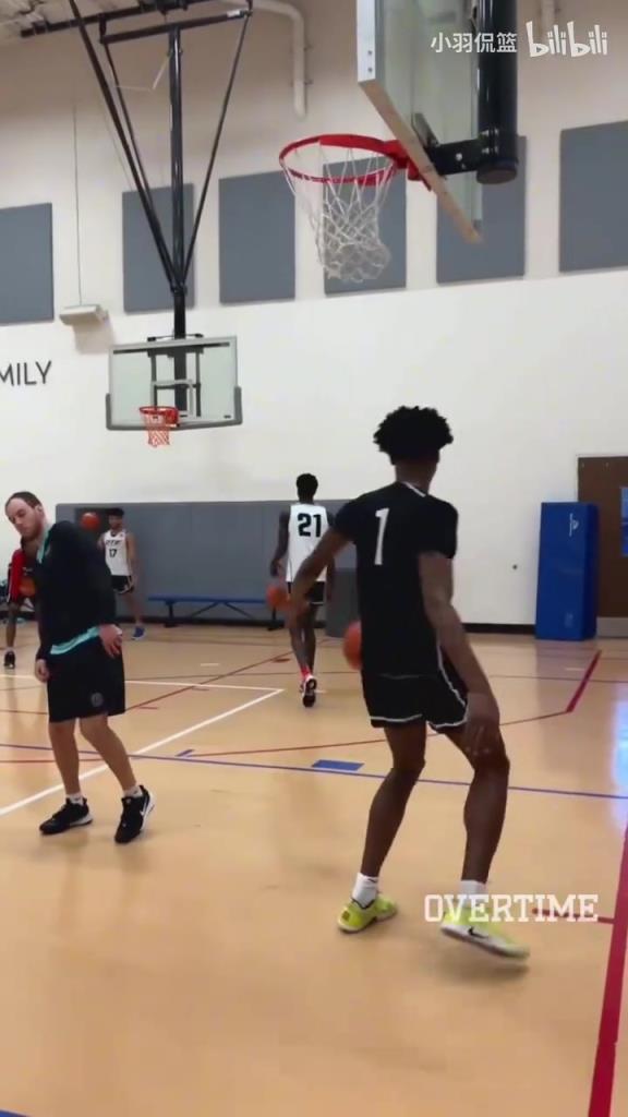 地表最強(qiáng)身體素質(zhì)？阿門扣籃簡(jiǎn)直就像直升機(jī)起飛一樣！