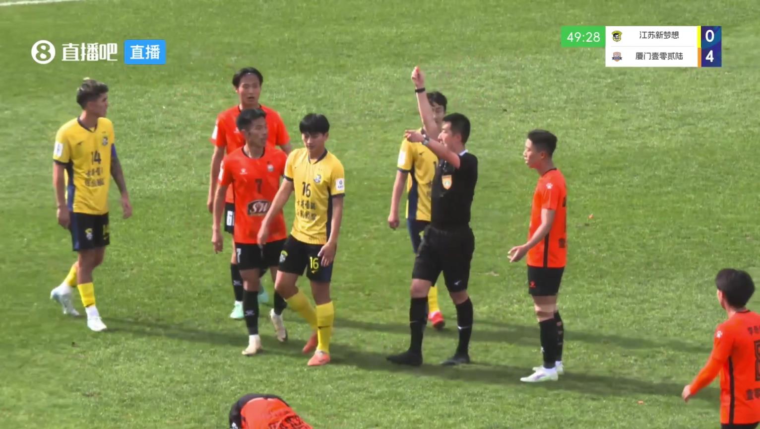 比姆巴佩抬的還高，中冠球員亮鞋釘兇狠蹬踏被裁判直紅驅(qū)逐