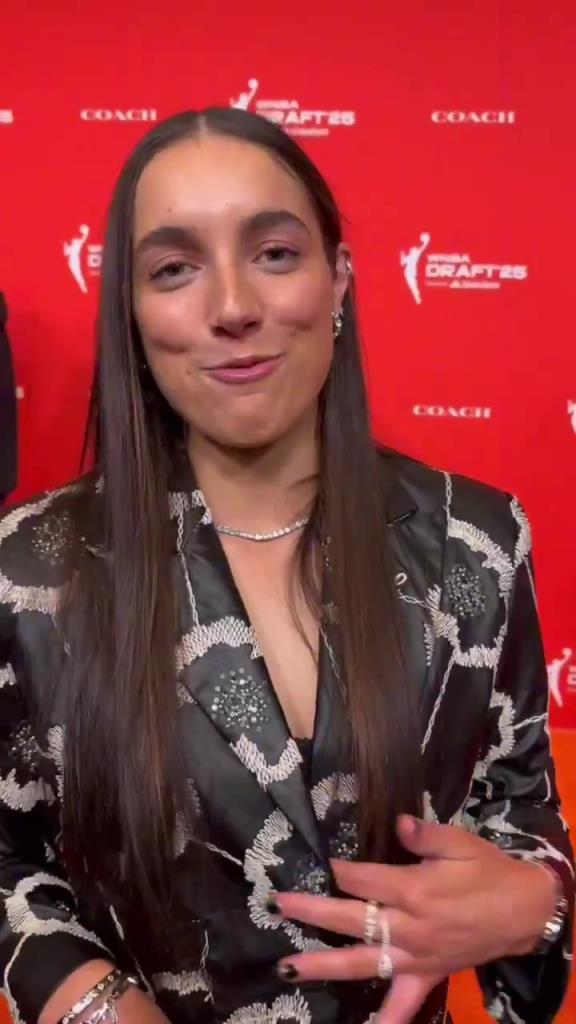 少爺真全能啊！威少還幫WNBA新秀妹子們?cè)O(shè)計(jì)今晚的服裝