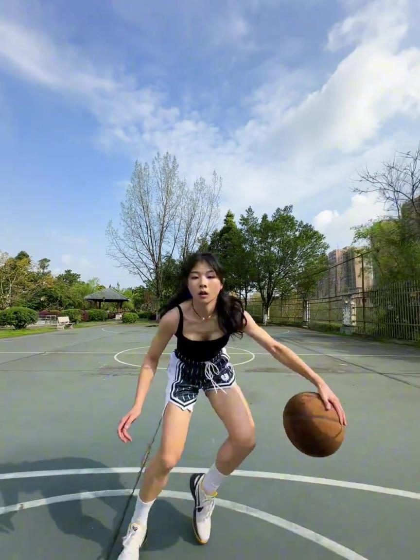 看著有點(diǎn)實(shí)力，敢背打我不？